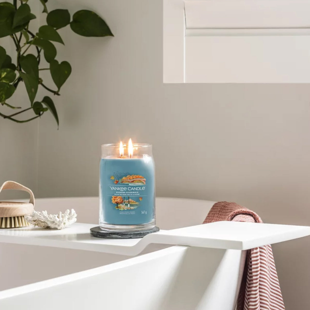 СВЕЩ YANKEE CANDLE SIGNATURE EVENING RIVERWALK