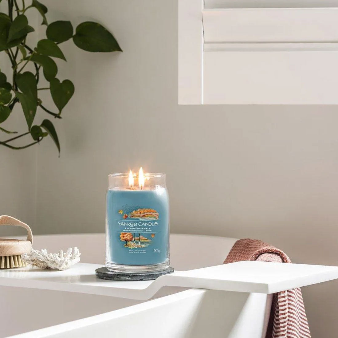 СВЕЩ YANKEE CANDLE SIGNATURE EVENING RIVERWALK