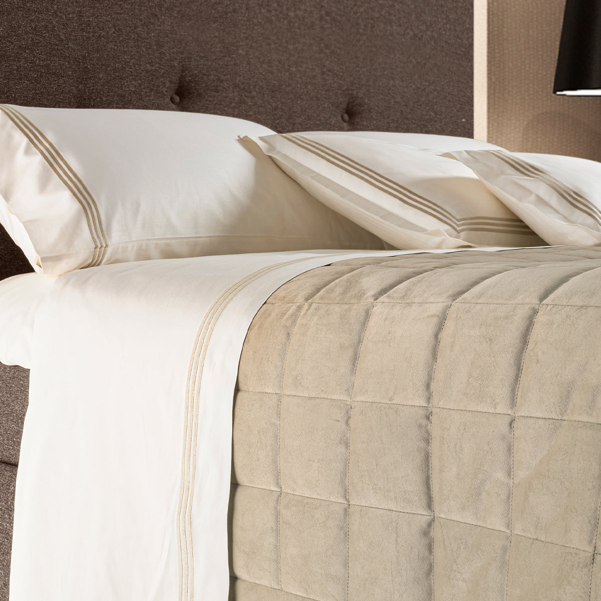 КУВЕРТЮРА SIGNORIA VELVET DARK BEIGE