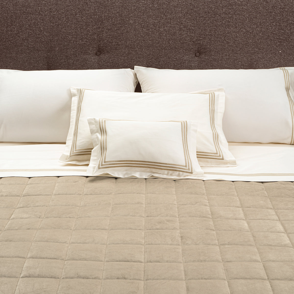 КУВЕРТЮРА SIGNORIA VELVET DARK BEIGE