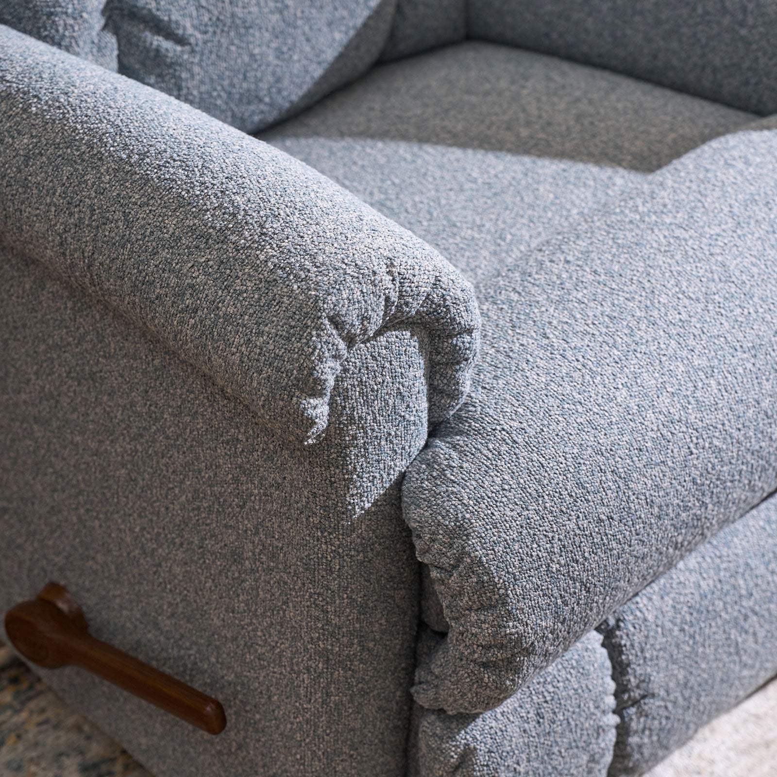 ФОТЬОЙЛ С РЕЛАКС МЕХАНИЗЪМ LA-Z-BOY PINNACLE ROCKER RECLINER SARAH INDIGO