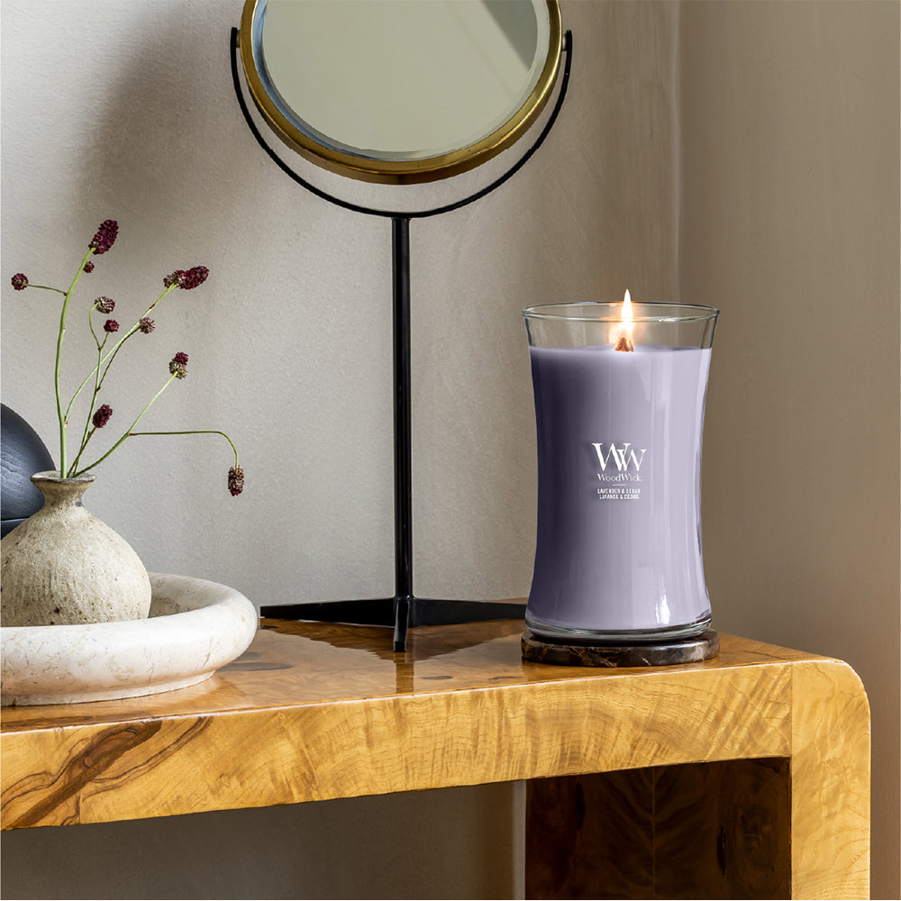 СВЕЩ WOOD WICK LAVANDER AND CEDAR ГОЛЯМ БУРКАН