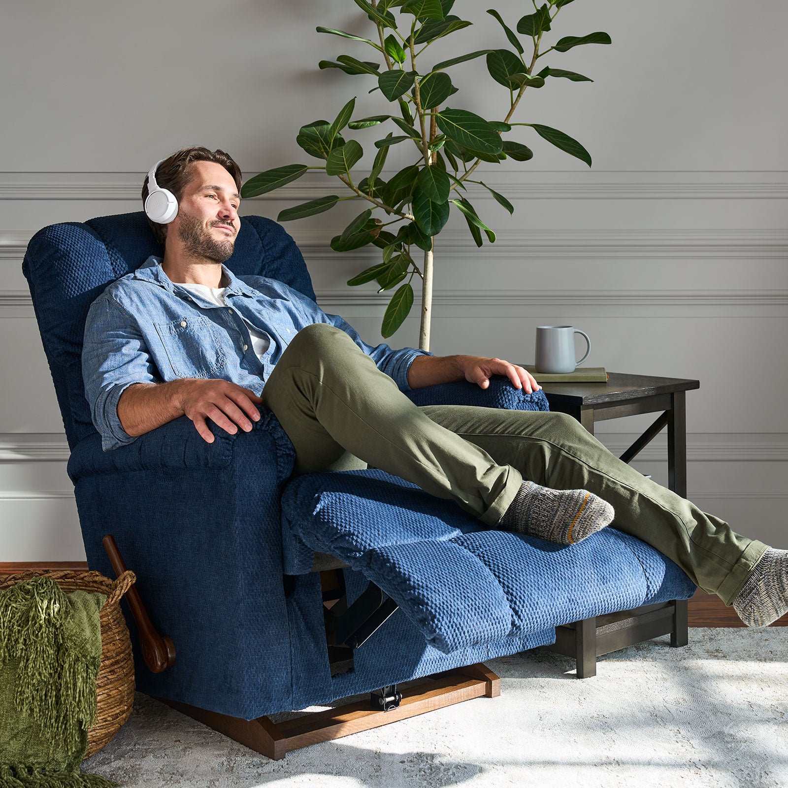 ФОТЬОЙЛ С РЕЛАКС МЕХАНИЗЪМ LA-Z-BOY PINNACLE ROCKER RECLINER SARAH INDIGO